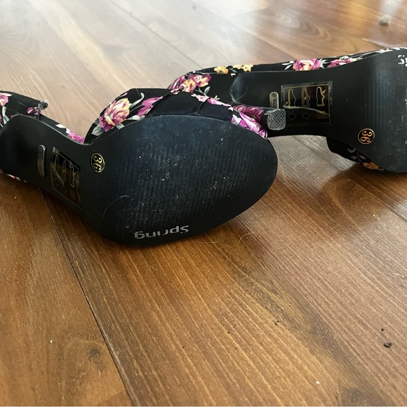 Classy little heels - Picture 4 of 4